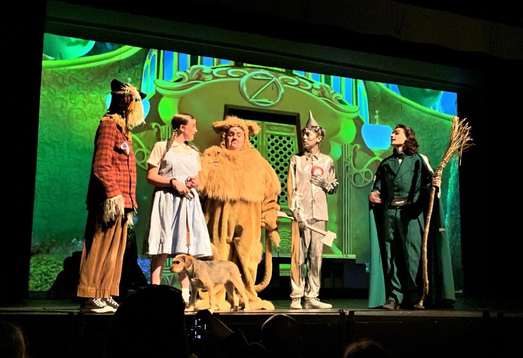 000a54a62af9c630bc6614c95b1b4f02-1024x724 PERFORMANCE OF WIZARD OF OZ