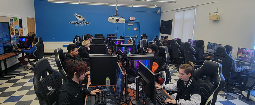 STUDENTS PARTICIPATING IN ESPORTS ACTIVITIES AT STOCKTON UNIVERSITY